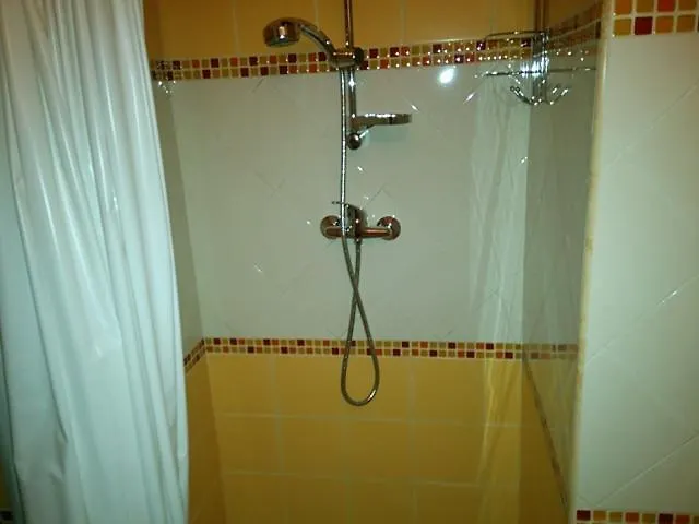 ベッド・アンド・ブレックファスト Ada 3*